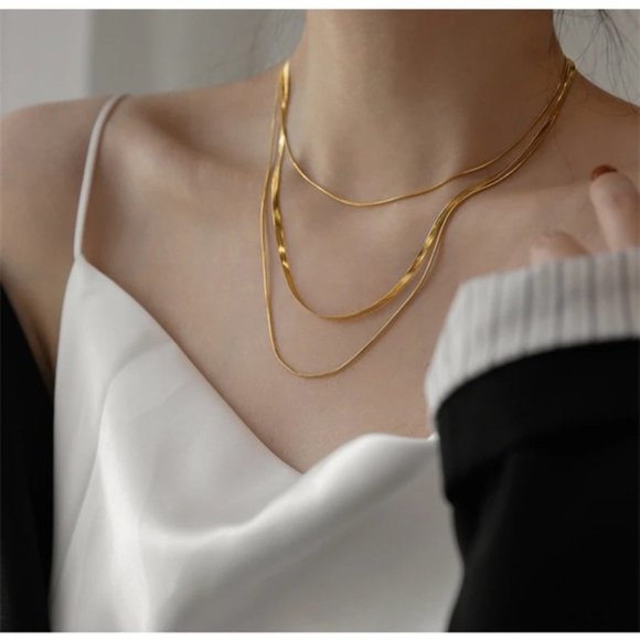 18k Gold Plated Minimalism 3 Layer Snake Bone Necklace - Picture 9 of 10